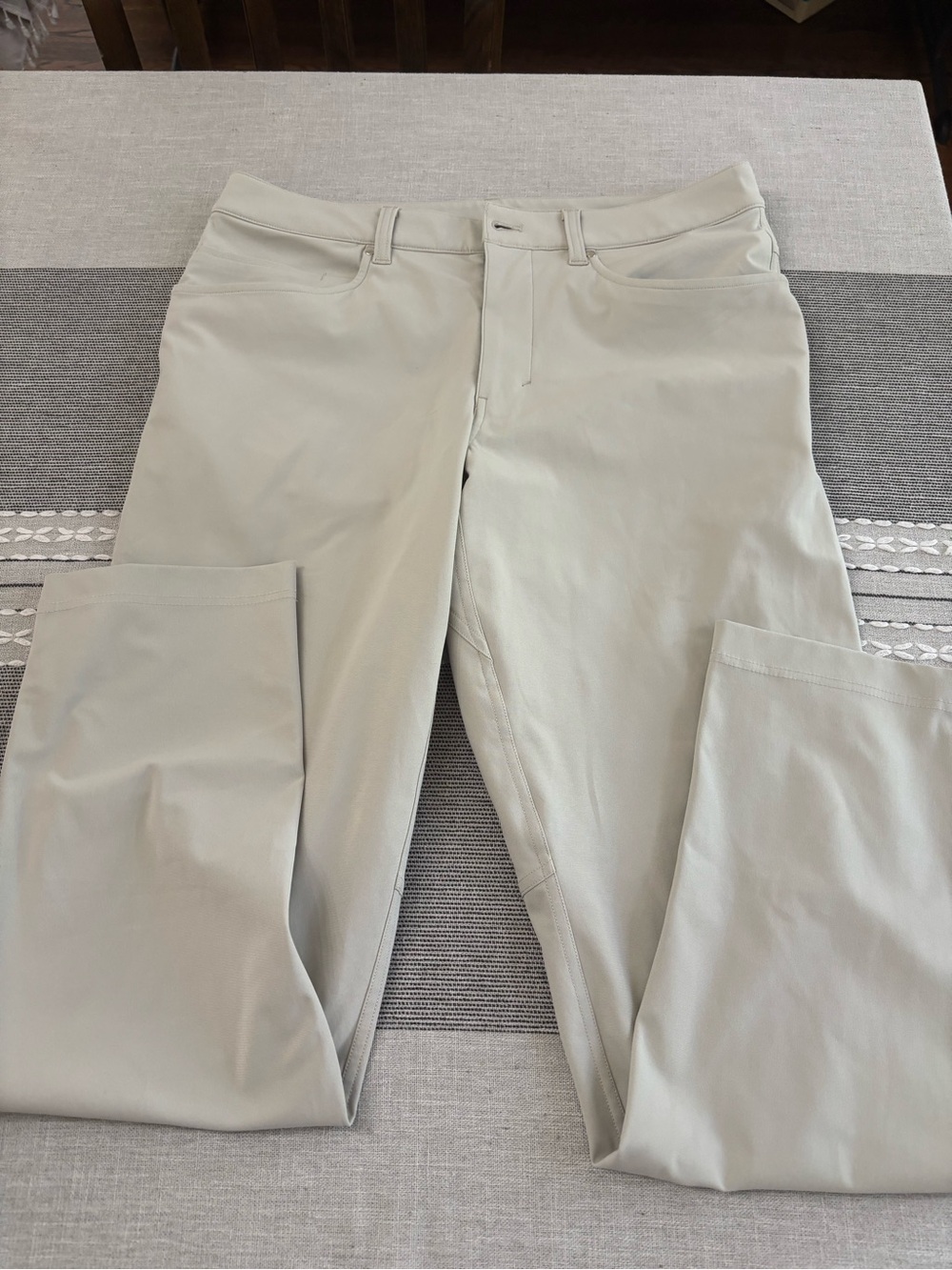 lululemon athletica beige Pants men size 32